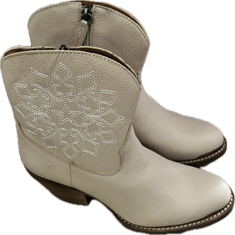 Dingo Ivory Embroidered Ankle Boots